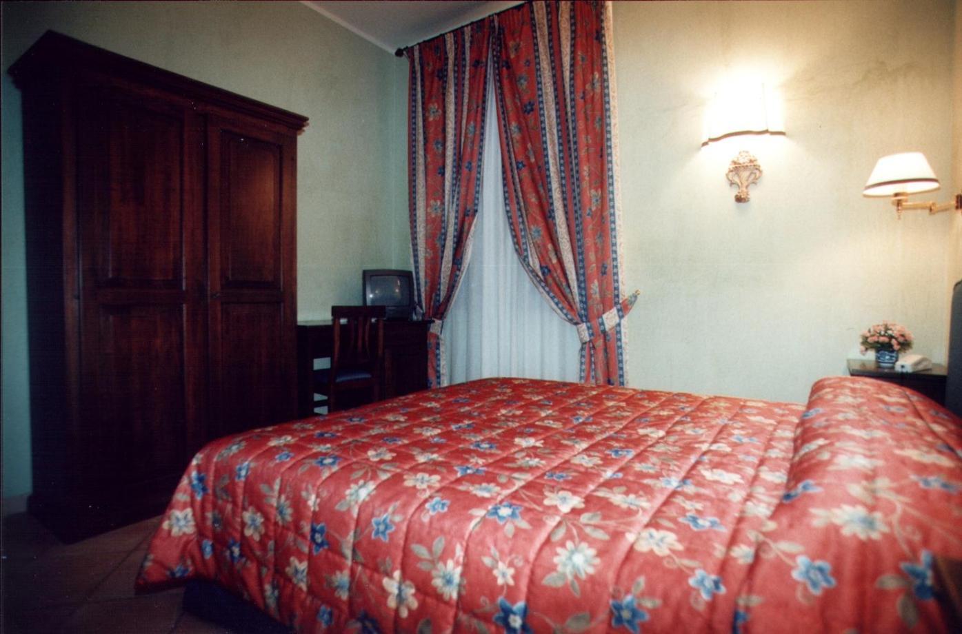 Villa Le Camelie Siena Bagian luar foto