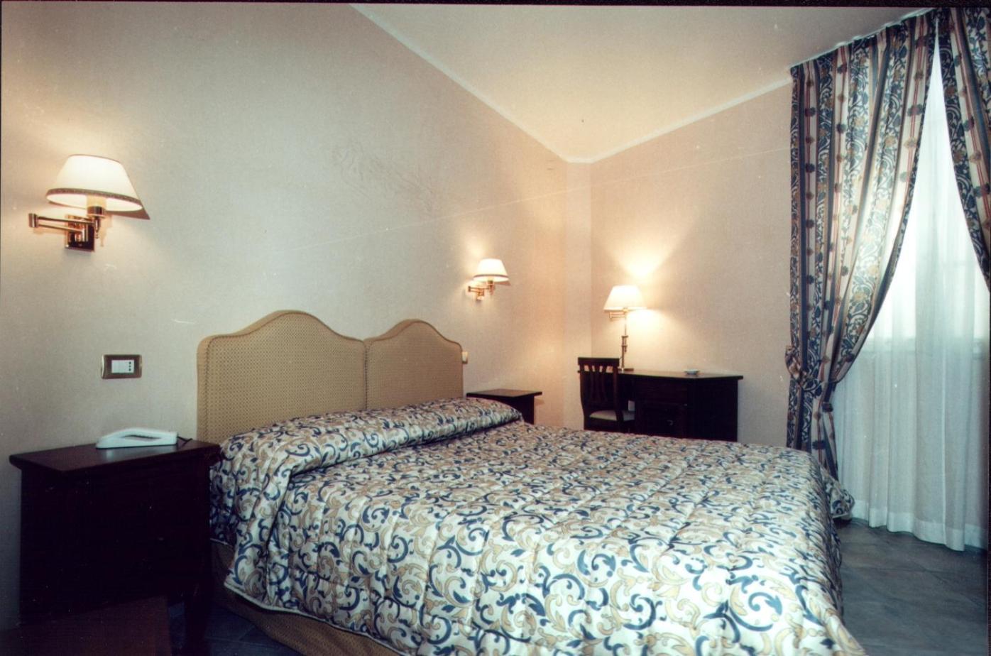 Villa Le Camelie Siena Bagian luar foto