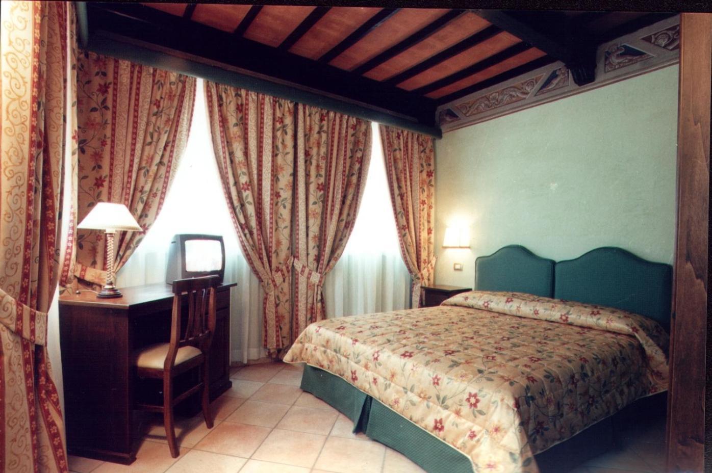 Villa Le Camelie Siena Bagian luar foto