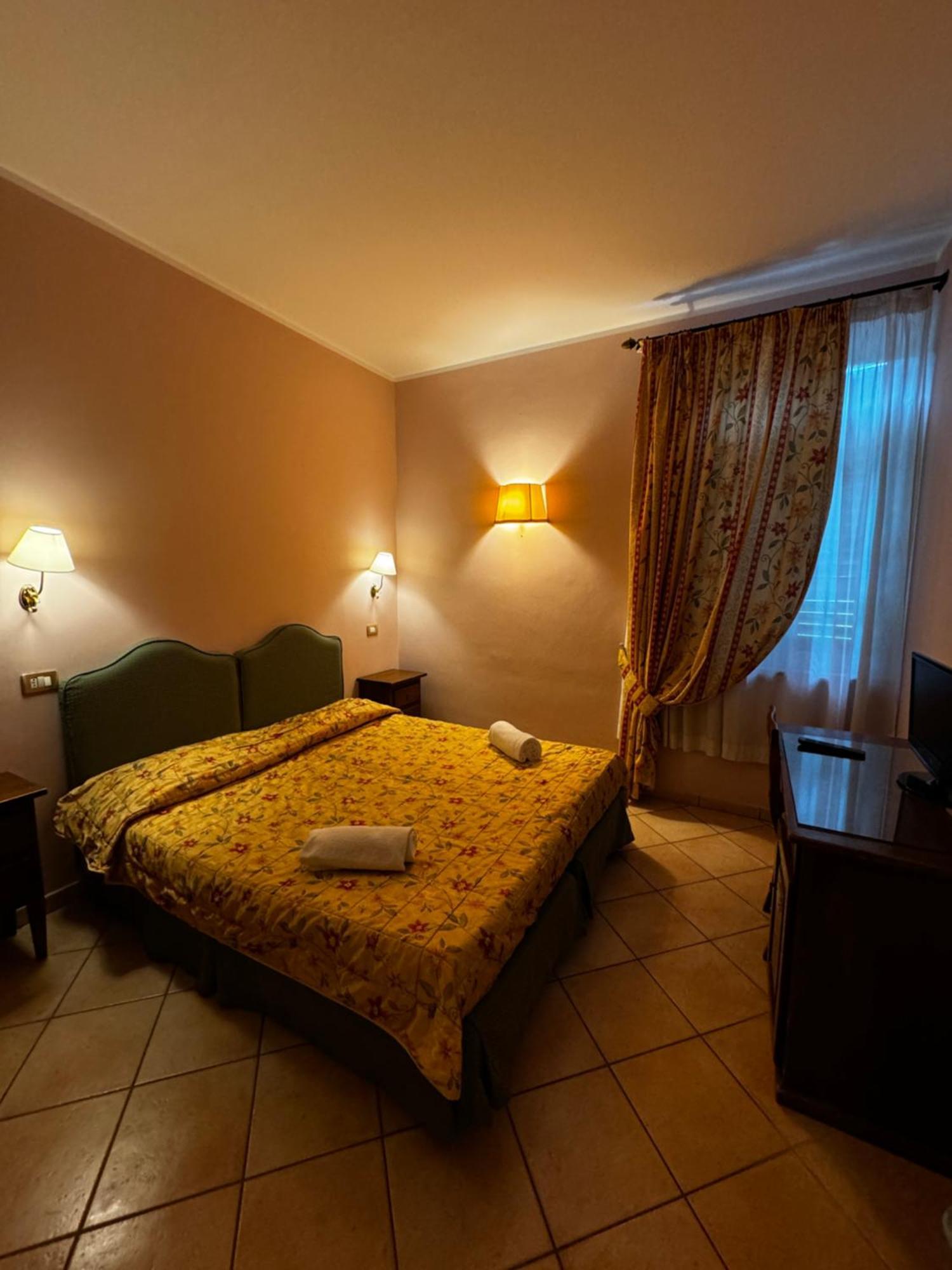 Villa Le Camelie Siena Bagian luar foto