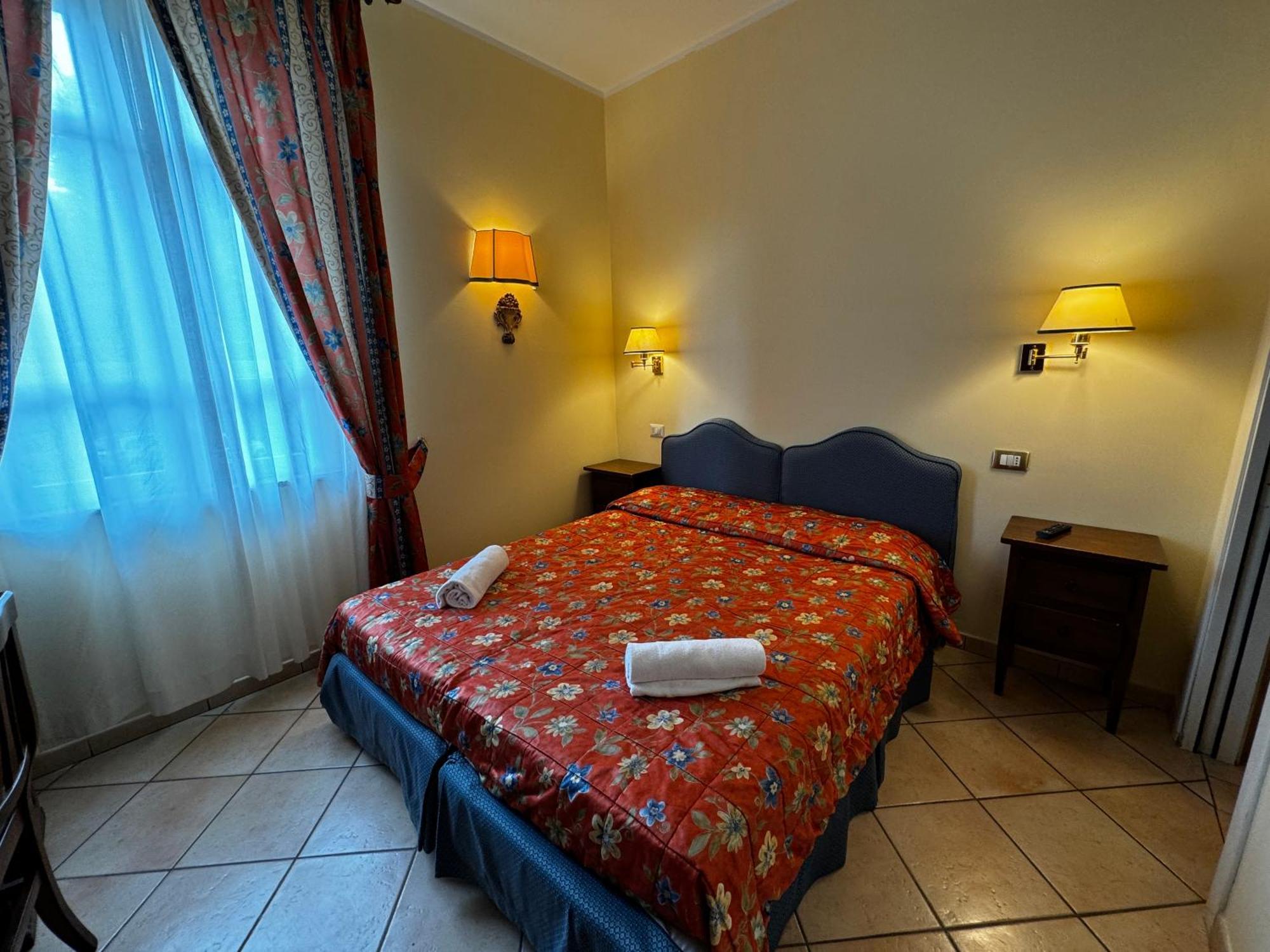 Villa Le Camelie Siena Bagian luar foto