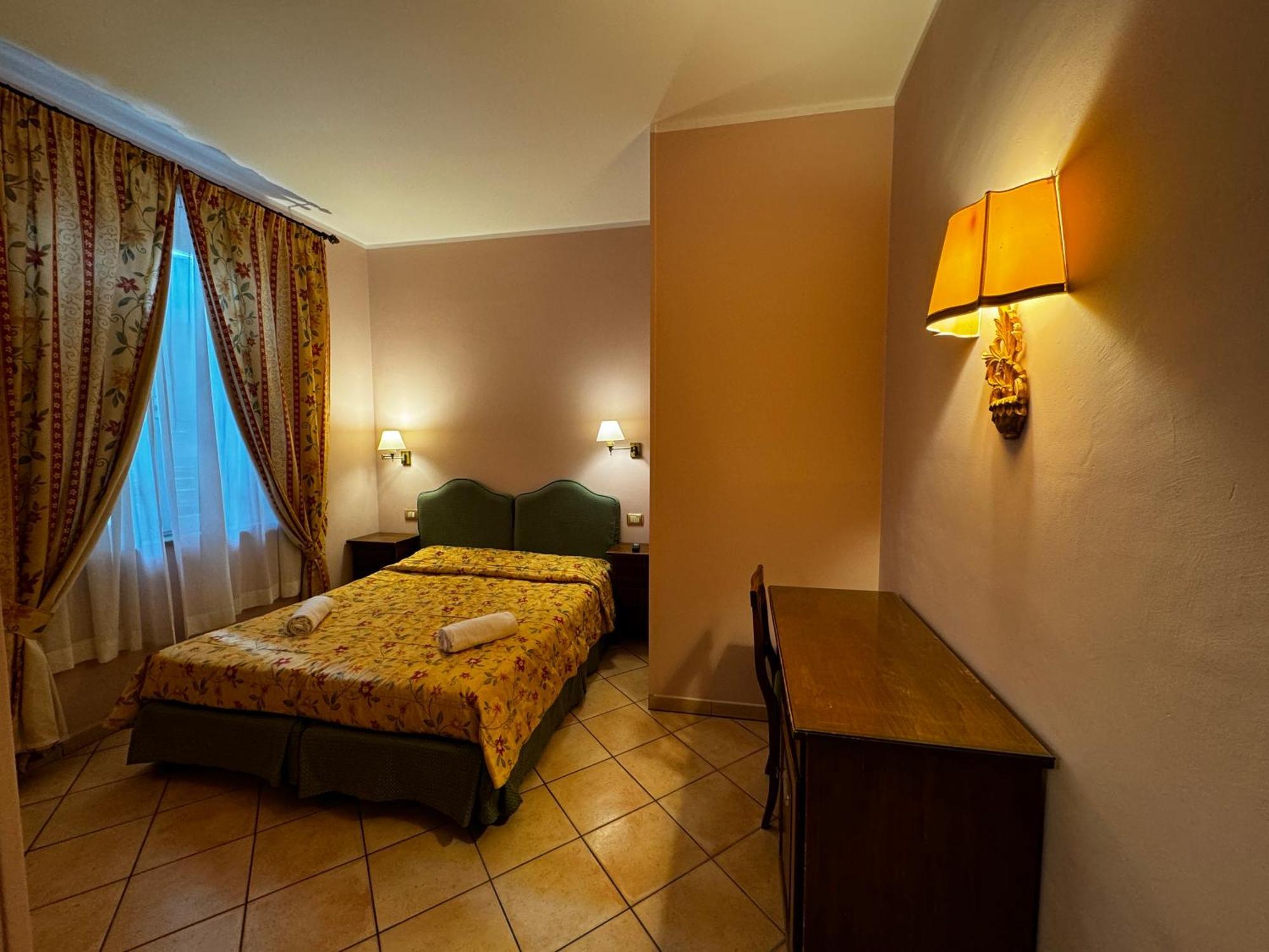Villa Le Camelie Siena Bagian luar foto