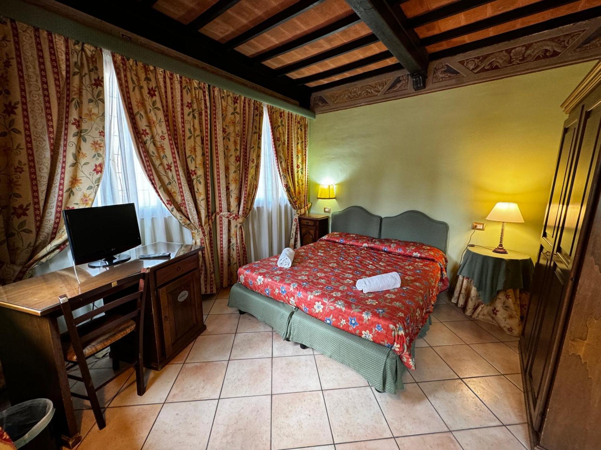 Villa Le Camelie Siena Bagian luar foto