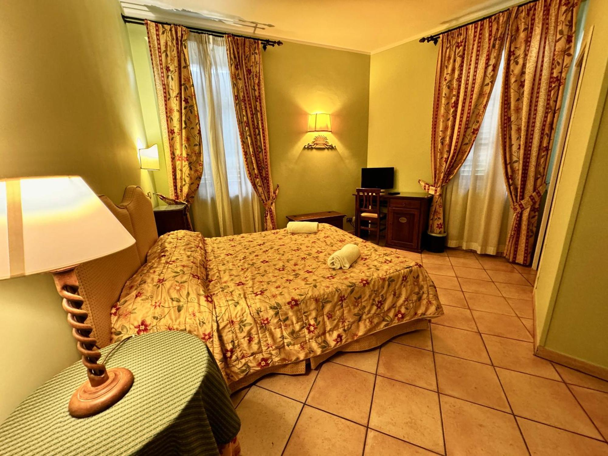 Villa Le Camelie Siena Bagian luar foto