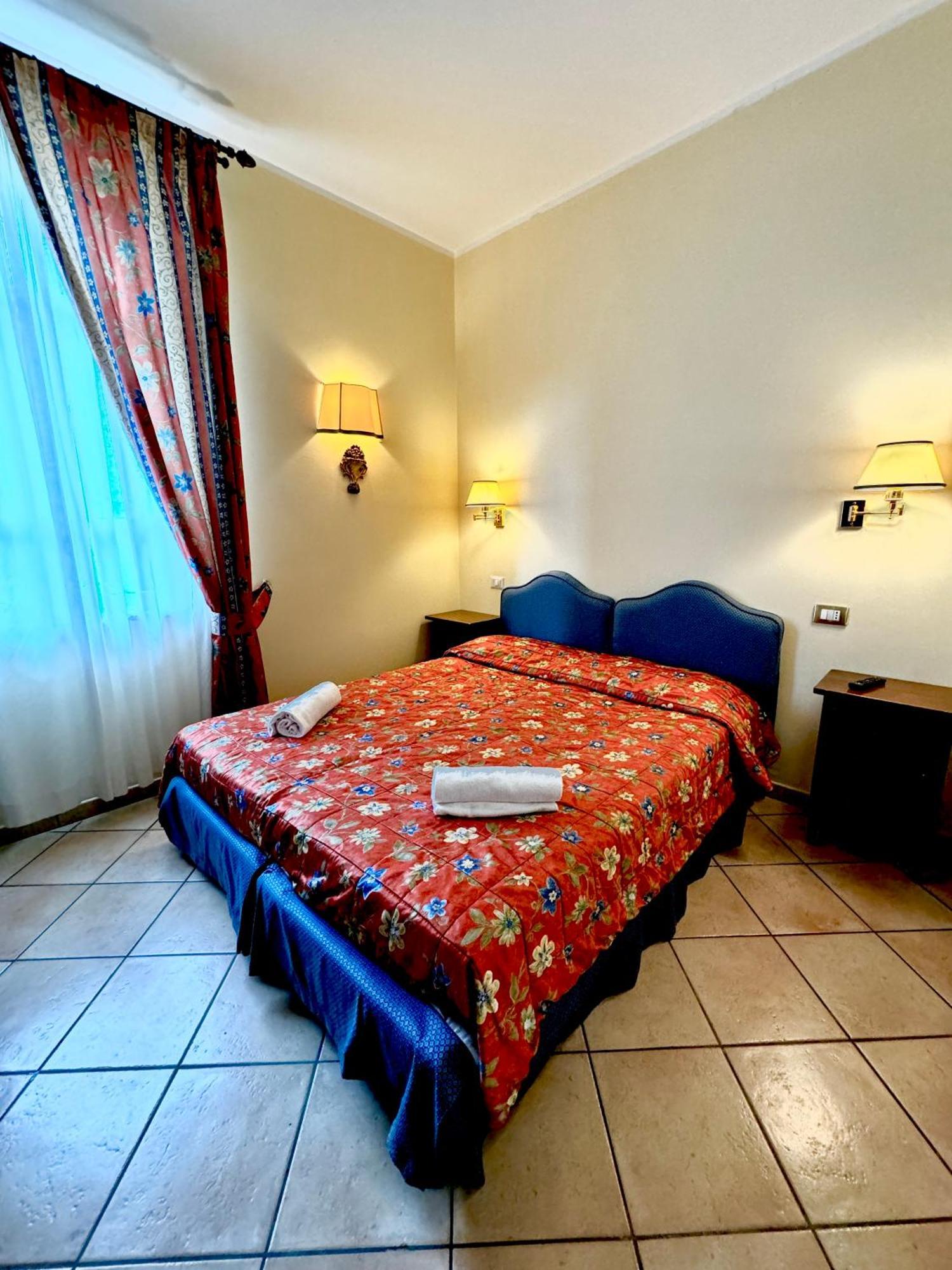 Villa Le Camelie Siena Bagian luar foto
