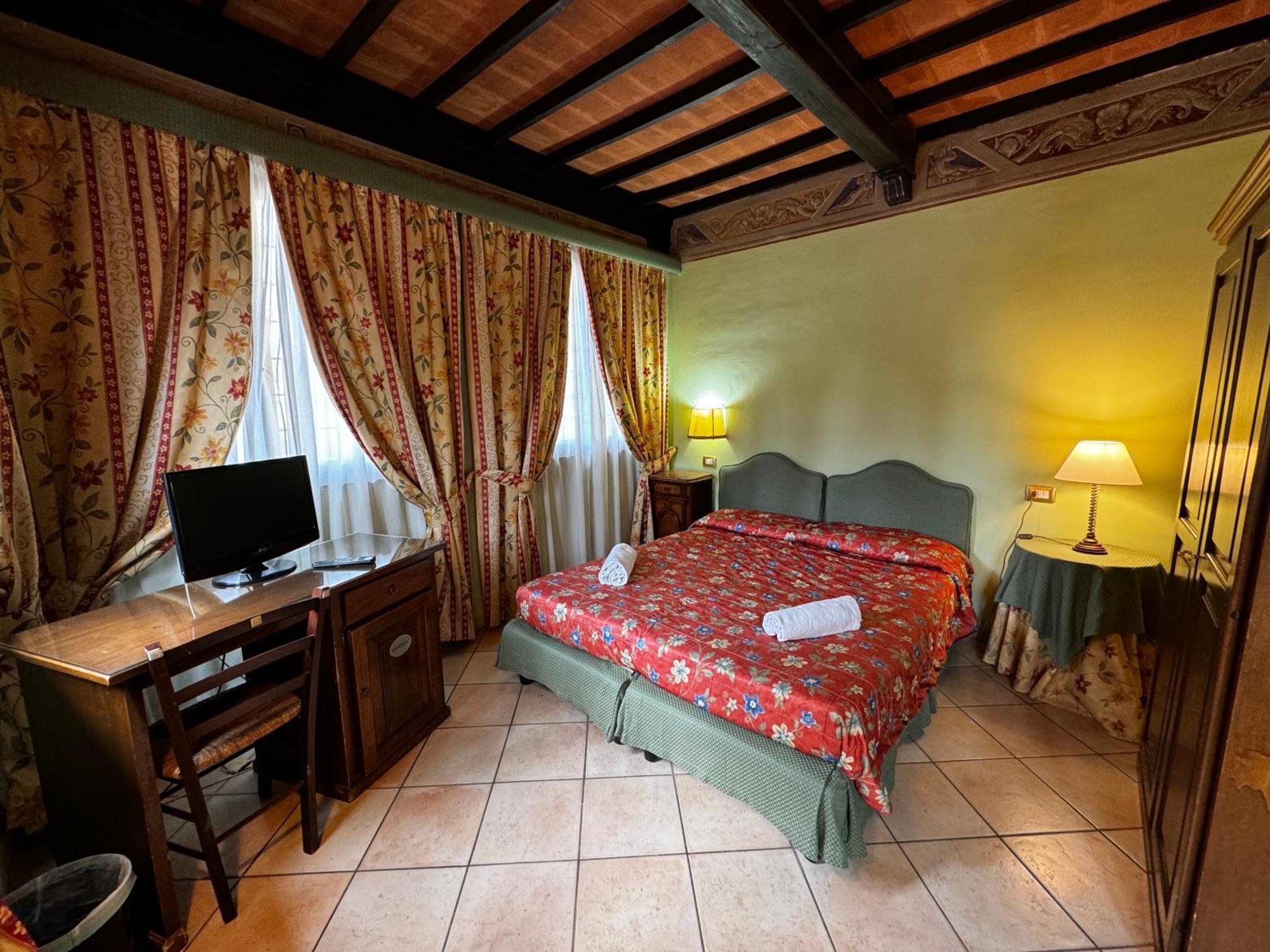 Villa Le Camelie Siena Bagian luar foto