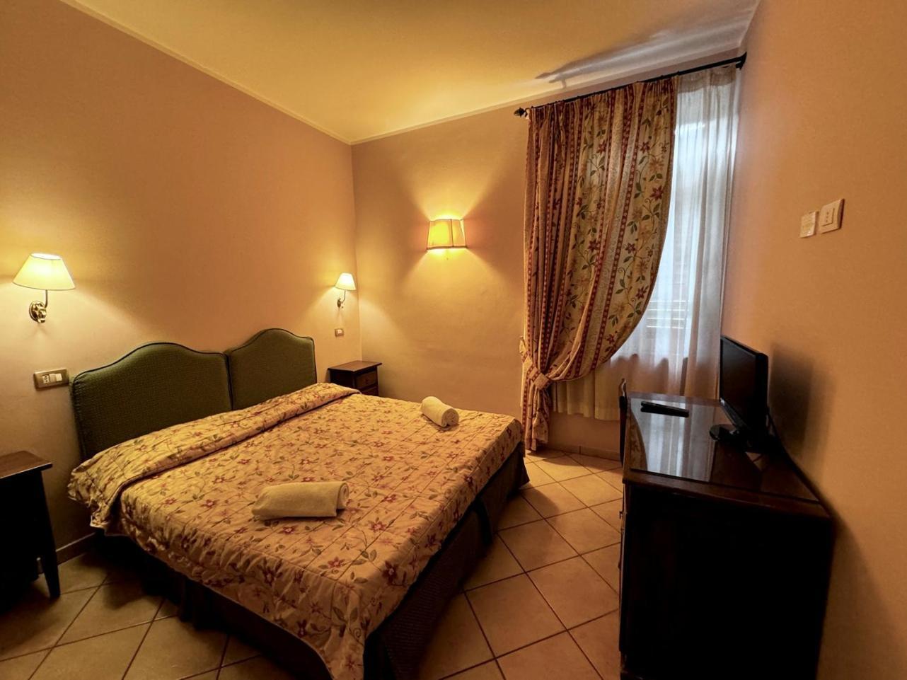 Villa Le Camelie Siena Bagian luar foto