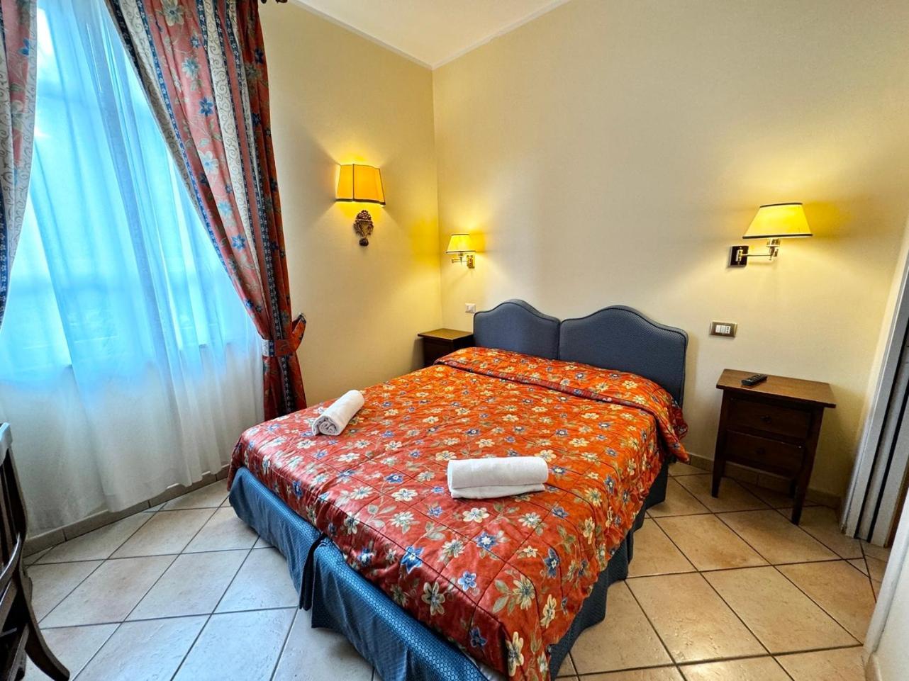 Villa Le Camelie Siena Bagian luar foto
