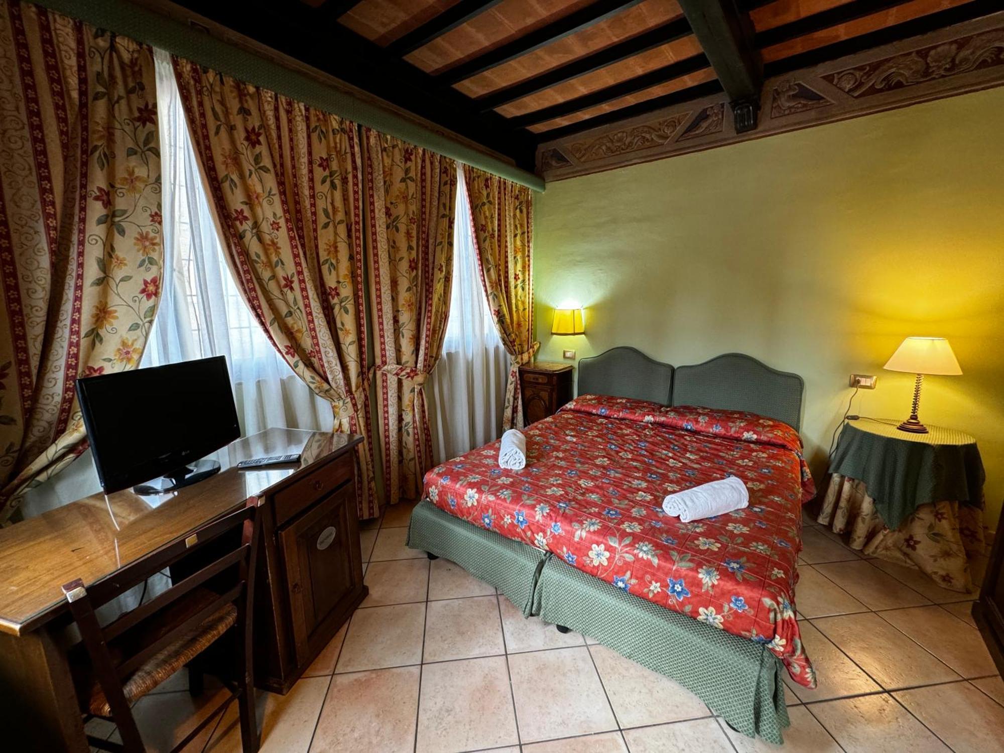 Villa Le Camelie Siena Bagian luar foto